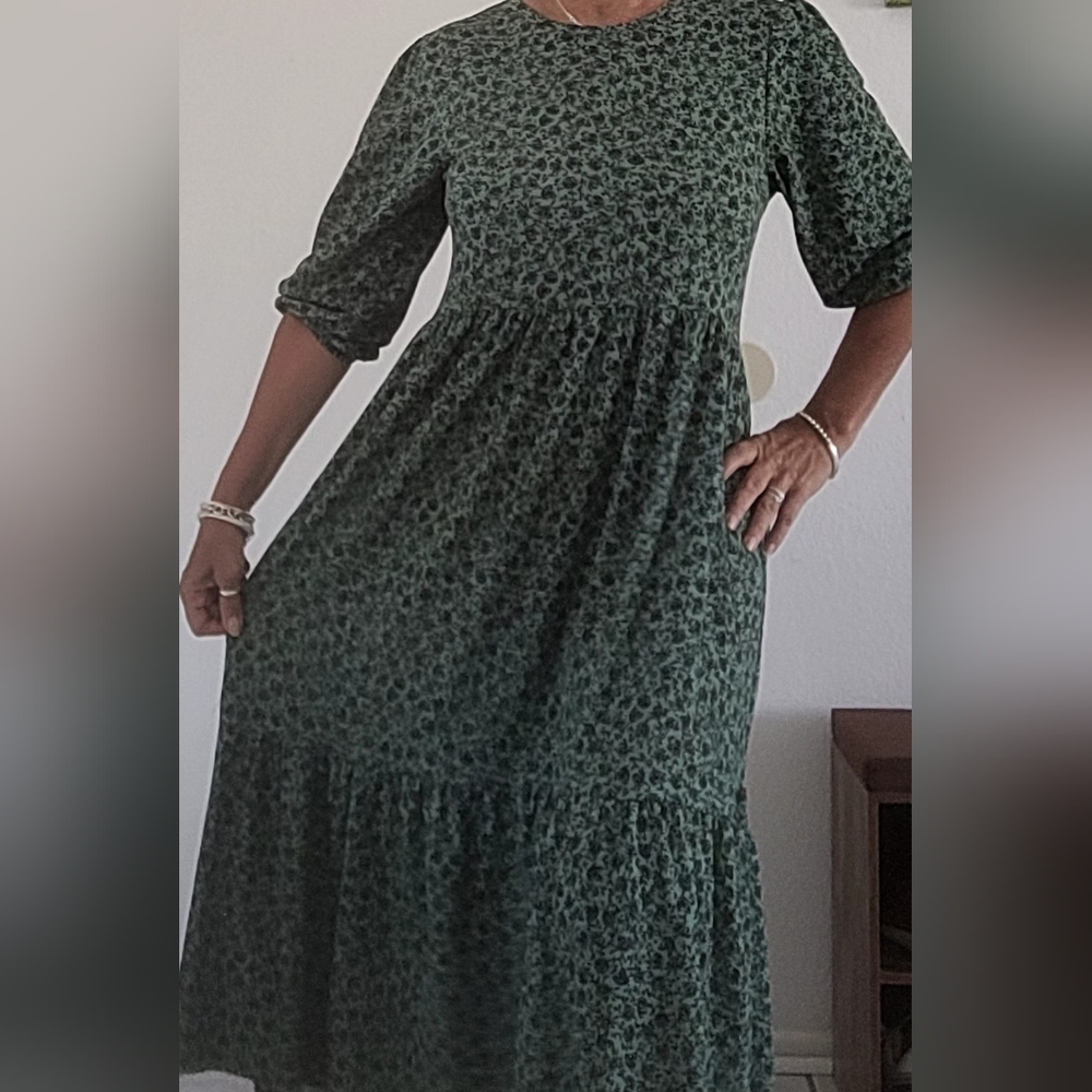 Zara Green Floral Dress. Bought at Zara In Belgium Size S/M